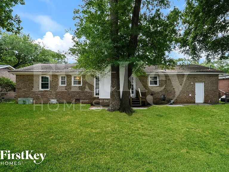 2080 Bishop Dr — Photo 15