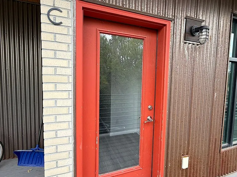 601 Robin Ln — Photo 3