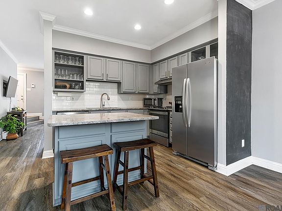 4th image of 2210 Christian St APT 35