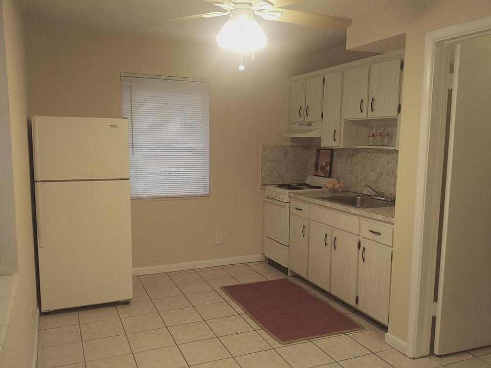 2nd image of 820 NW 10th St #3