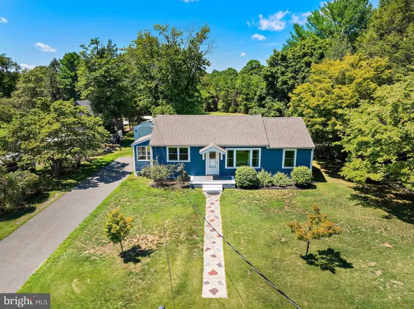 16 S Maple Ave, Tuckerton, NJ 08087