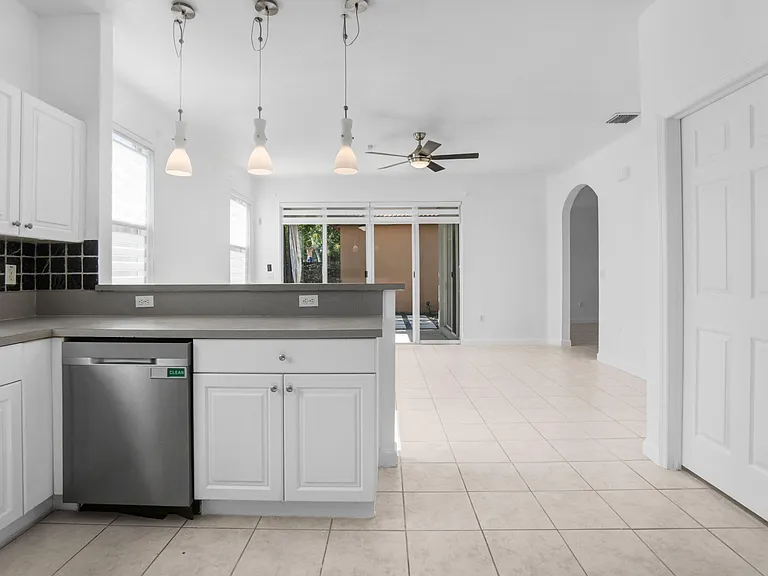 9002 SW 214th Ln — Photo 9