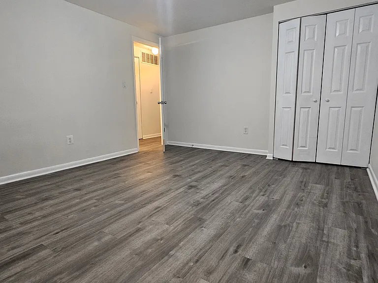 Regina Dr — Photo 25