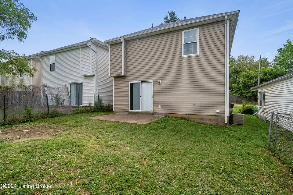 3 bed, 2.5 bath, 1400 sqft, $2,000 — Photo 2