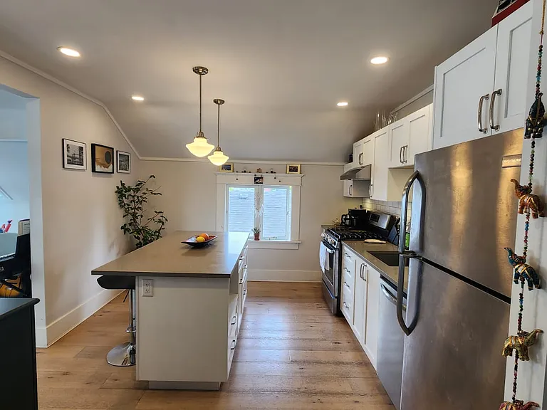 3528 Point Grey Rd — Photo 9