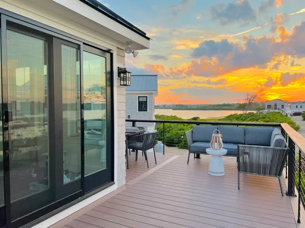 25 N Pointe Ln, South Kingstown, RI 02879