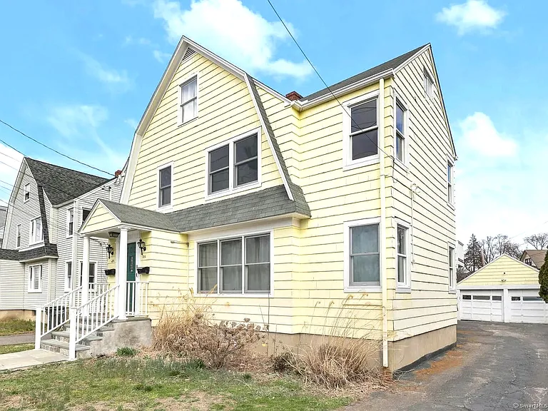584 Courtland Ave — Photo 16
