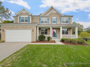 766 Amber Ridge Ave, Glen Ellyn, IL 60137