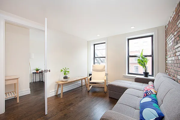 Rented by R New York | media 9