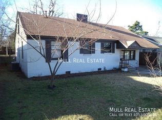 1622 Sheffield Rd, Village, OK 73120