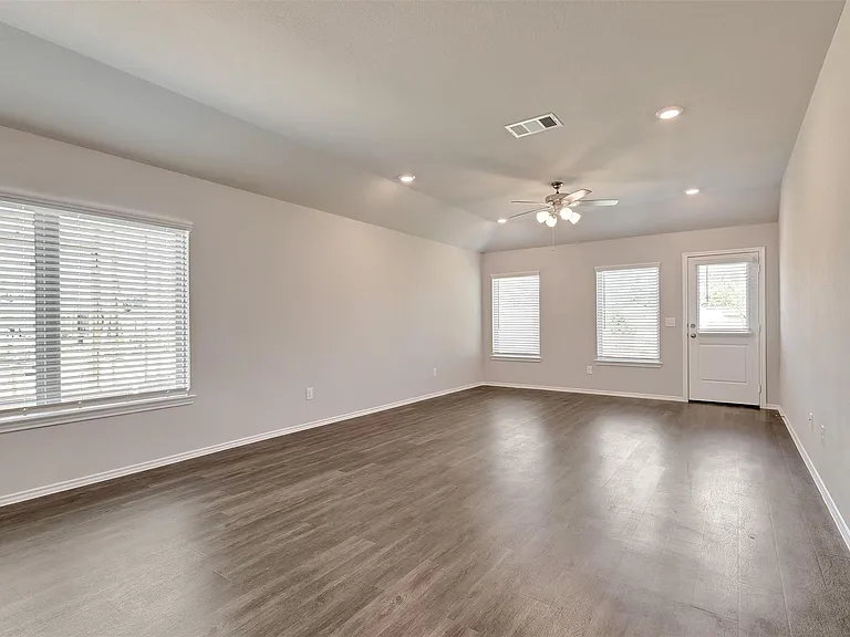 261 Gallant Front Ln — Photo 21