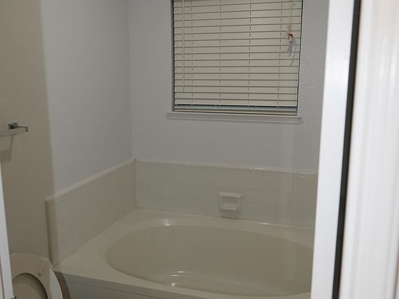 4th image of 1359 Tea Rose Cir
