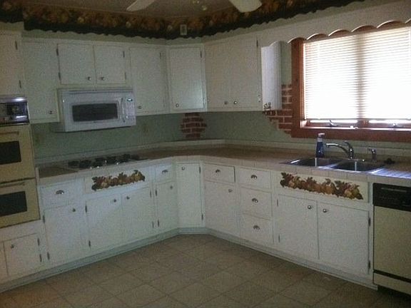 Large eat-in kitchen