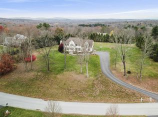 60 Grist Mill Ln, Pleasant Valley, NY 12569