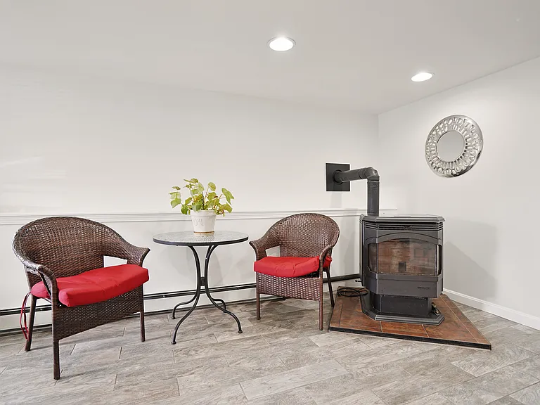 18 E Derry Rd — Photo 25