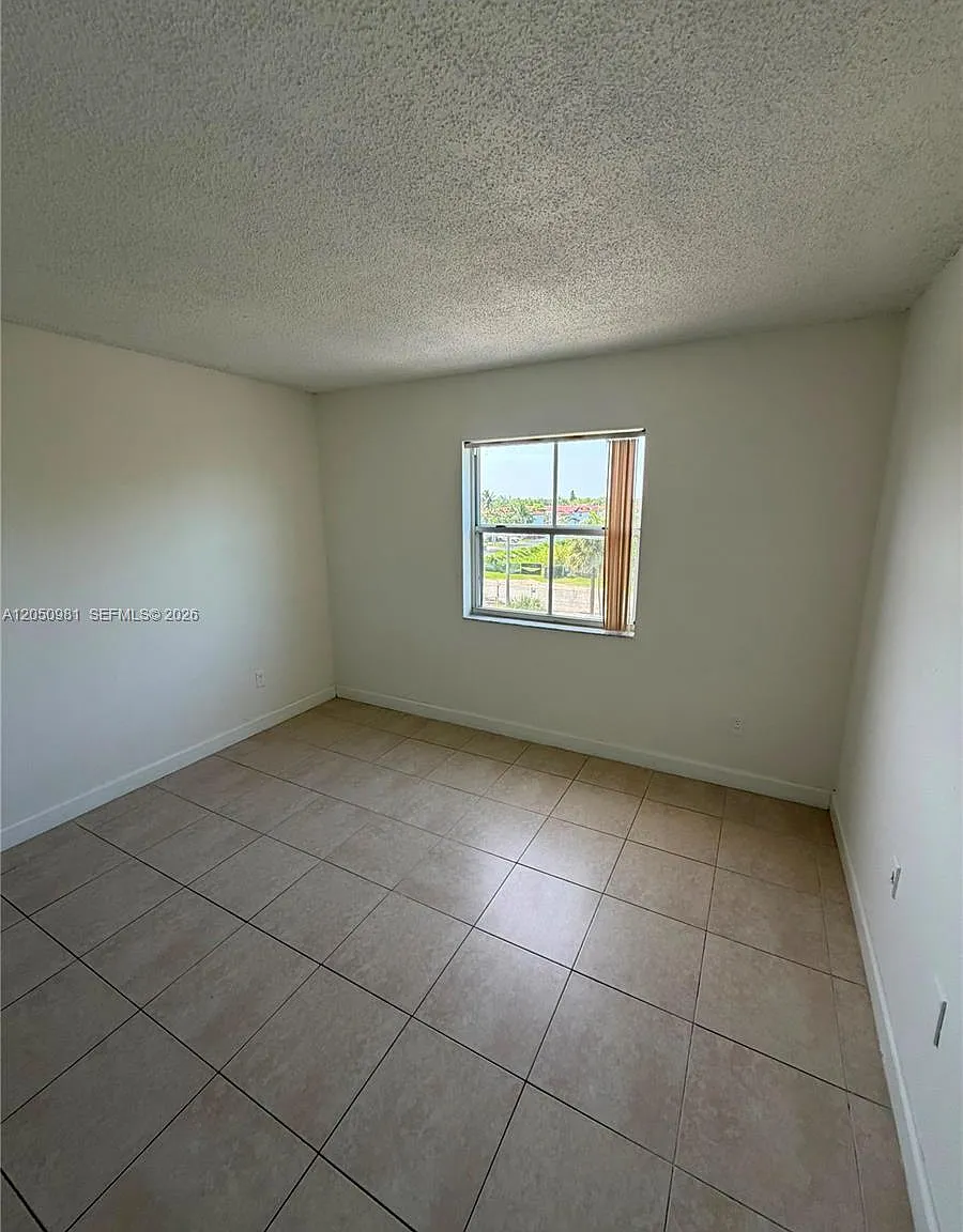 Saga Bay Gardens Condo — Photo 4