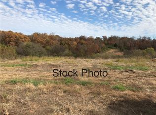 10008 Overland Dr, Siloam Springs, AR 72761