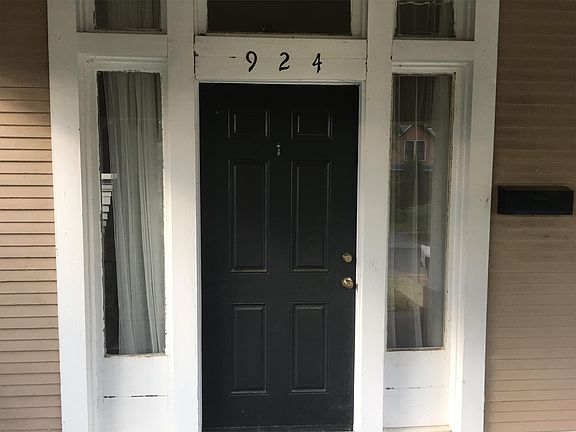 4th image of 924 Jefferson Pl