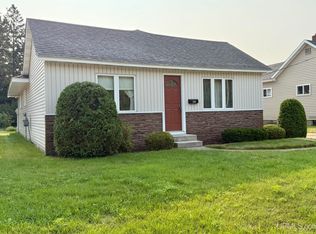 206 N 5th St, Manistique, MI 49854