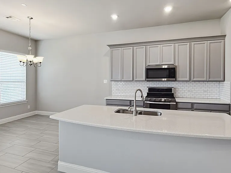 5518 Liberty Dr — Photo 2