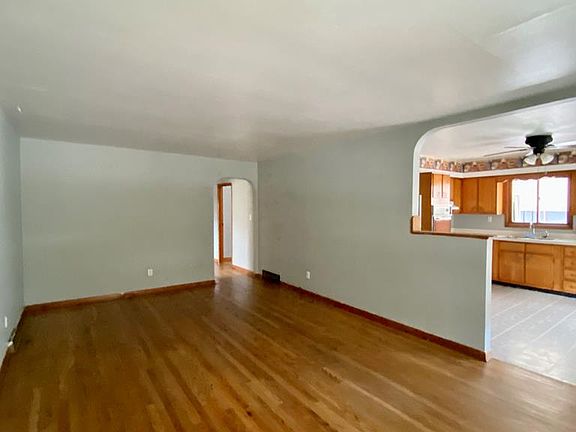 2nd image of 7425 Ohio River Rd