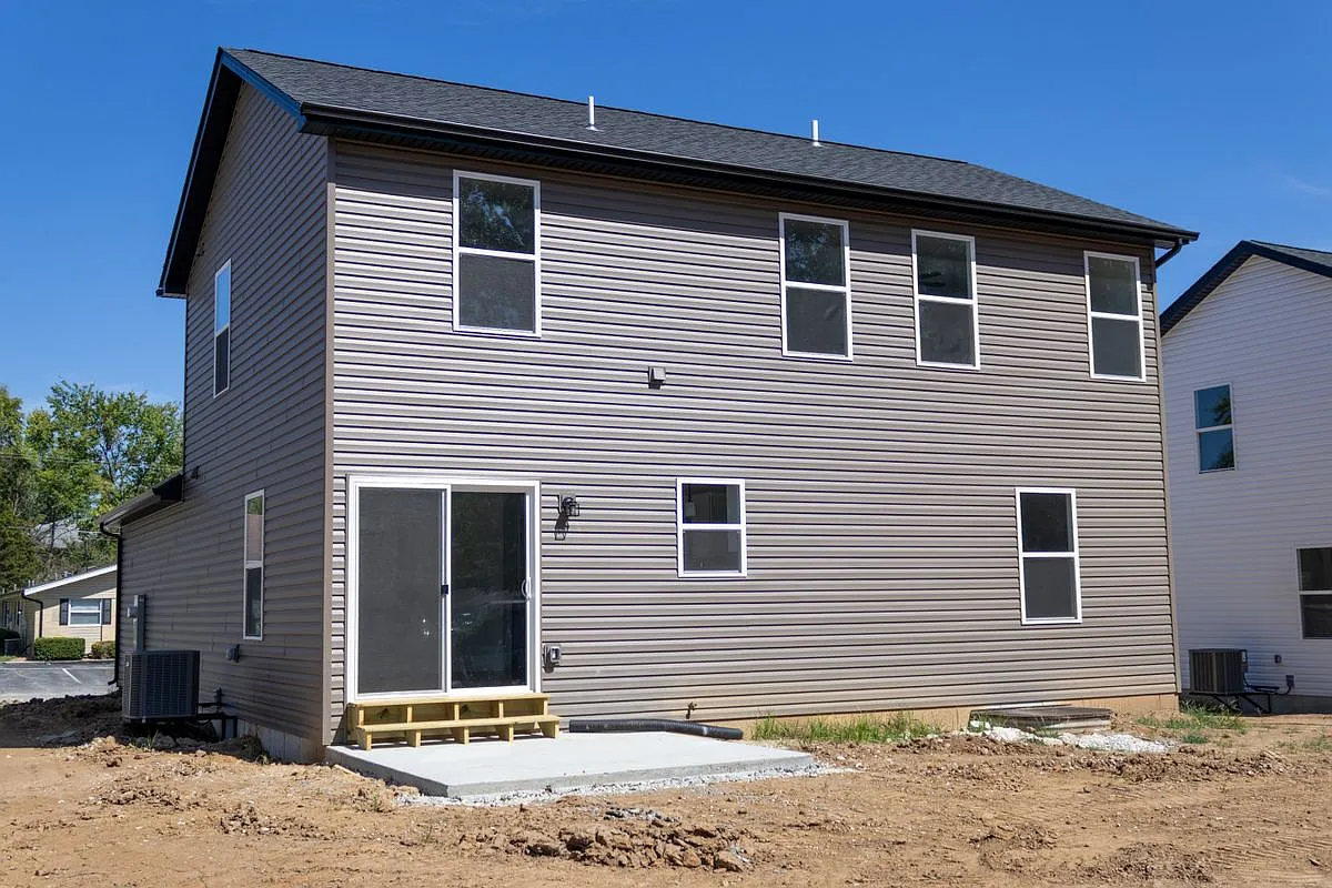 3 bed, 2.5 bath, 1734 sqft, $2,150 — Photo 2