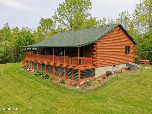 39 Lord Howe Street, Ticonderoga, NY 12883