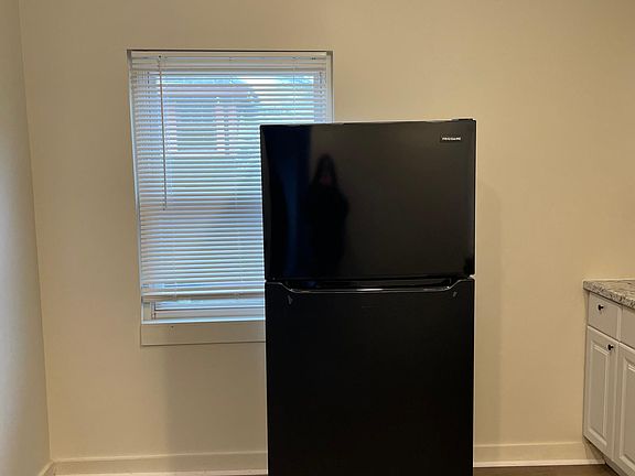 3rd image of 50 Waldo St #6