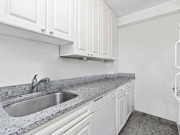 5th image of 420 E 64th St APT E5c