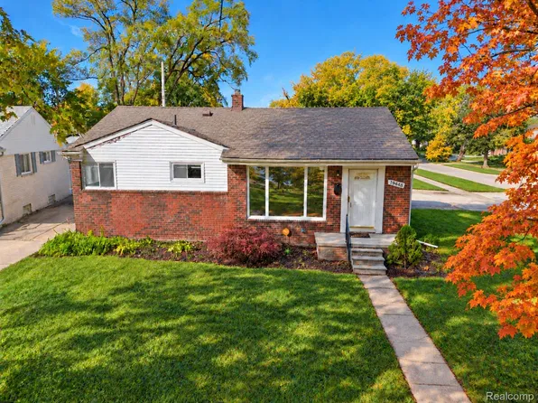 19448 Woodmont St, Harper Woods, MI 48225