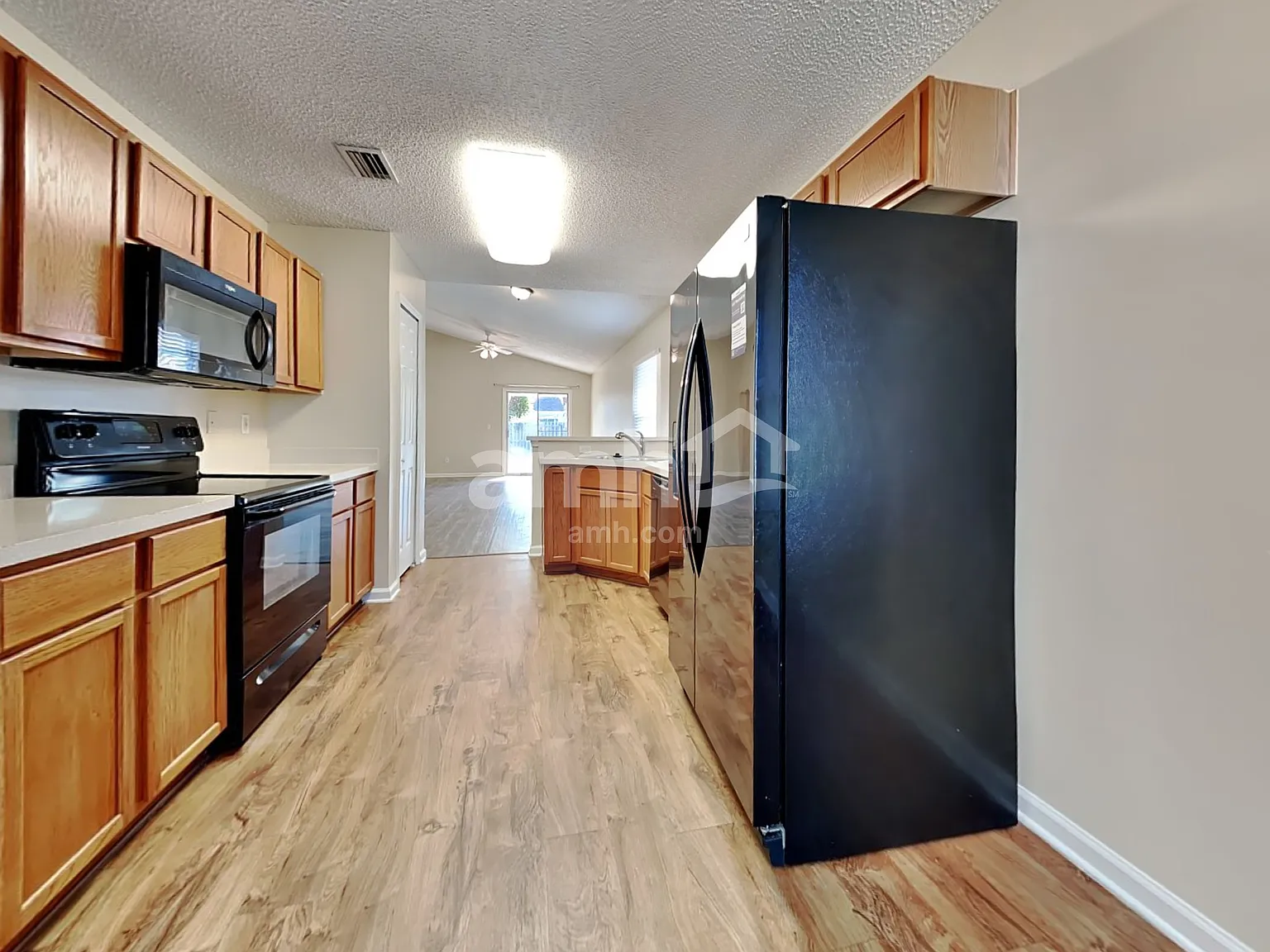 3 bed, 2.0 bath, 1573 sqft, $1,955 — Photo 3
