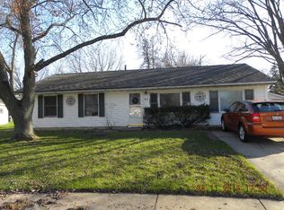 1032 Meadow Ct, Streamwood, IL
