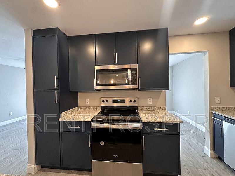 1st image of 381 Brittany Cir