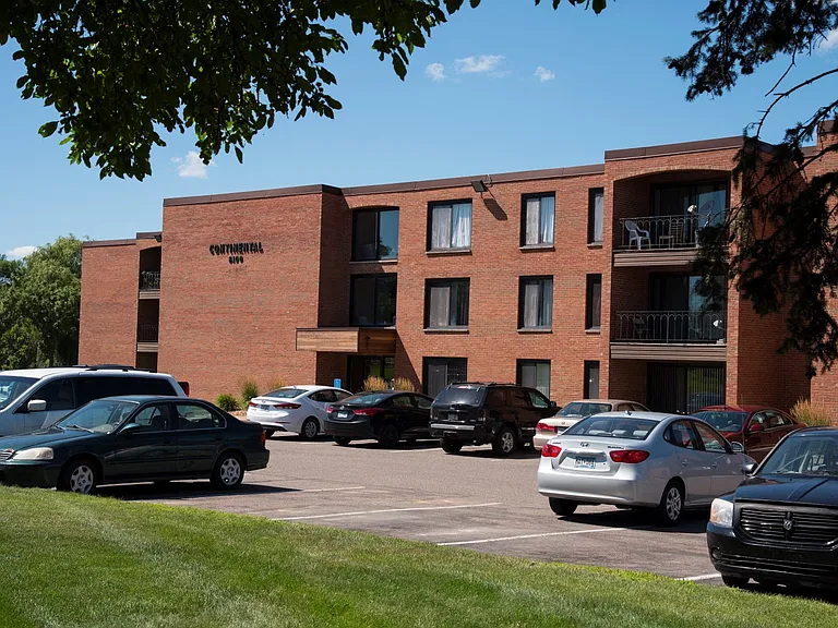 Continental Apartments — Photo 18