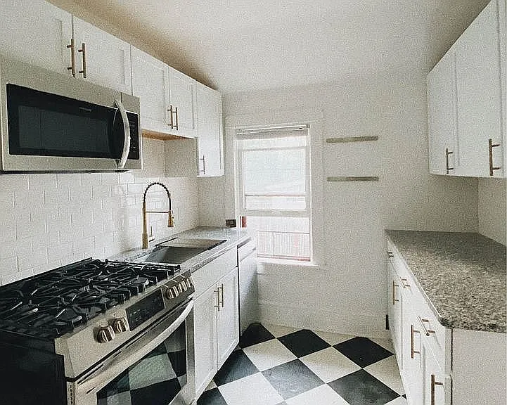 1702 Grand St NE #2 — Photo 8