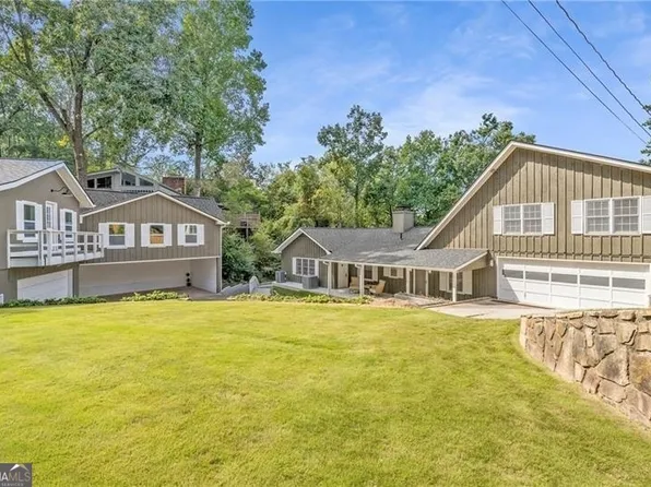 6141 N Point Dr, Flowery Branch, GA 30542