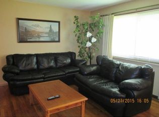 1401 Meadowmoor Dr NE, Fridley, MN 55432