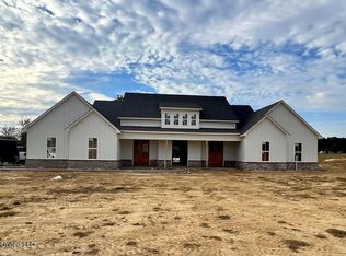 13889 Fairview Rd, Byhalia, MS 38611