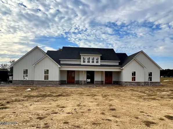 13889 Fairview Rd, Byhalia, MS 38611