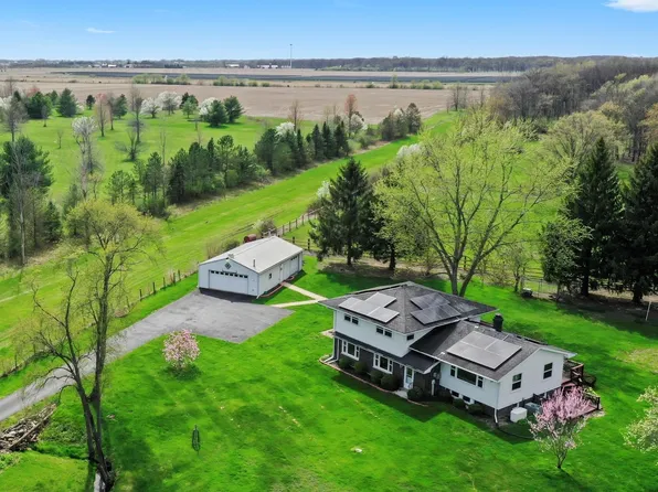 27056 S Woodlawn Ave, Crete, IL 60417