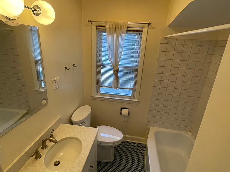 2112 Alice St — Photo 37