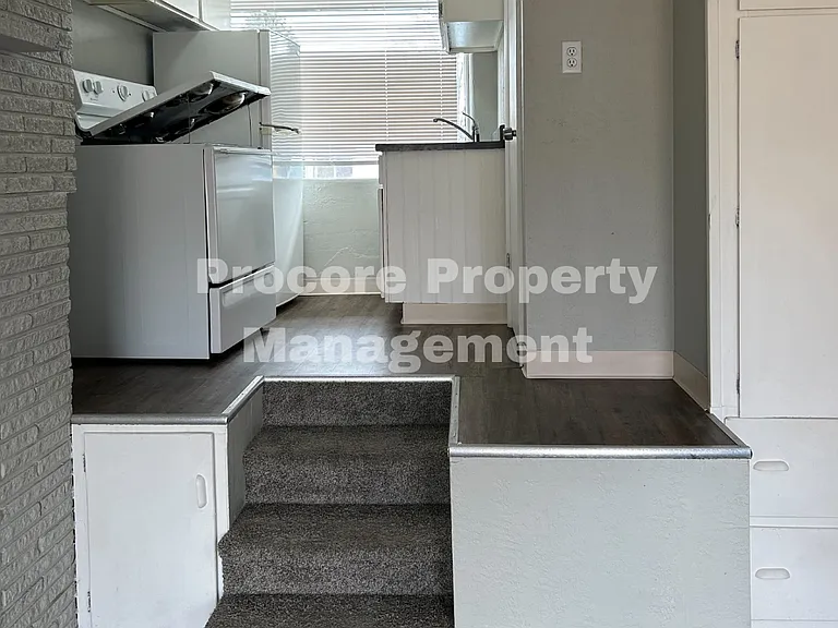 303 S Ivy St — Photo 9