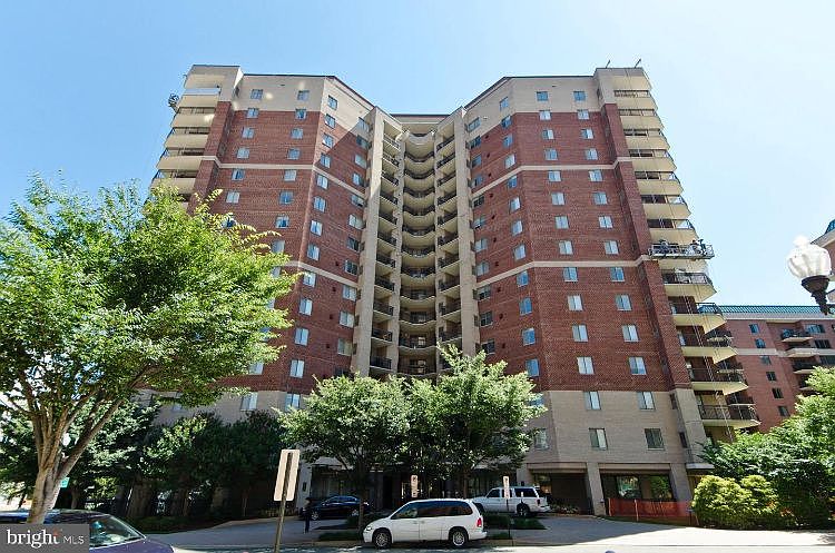 1st image of 901 N Monroe St APT 501