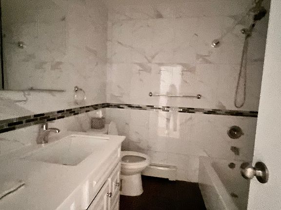 4th image of 3231 41st St APT 2