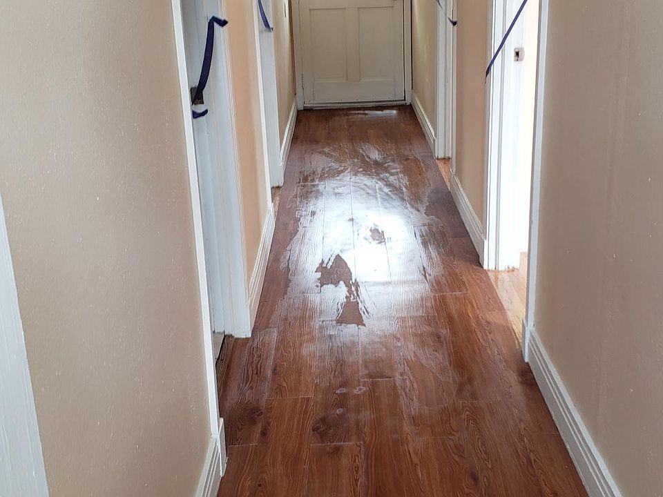 Hallway to 3 bedrooms.