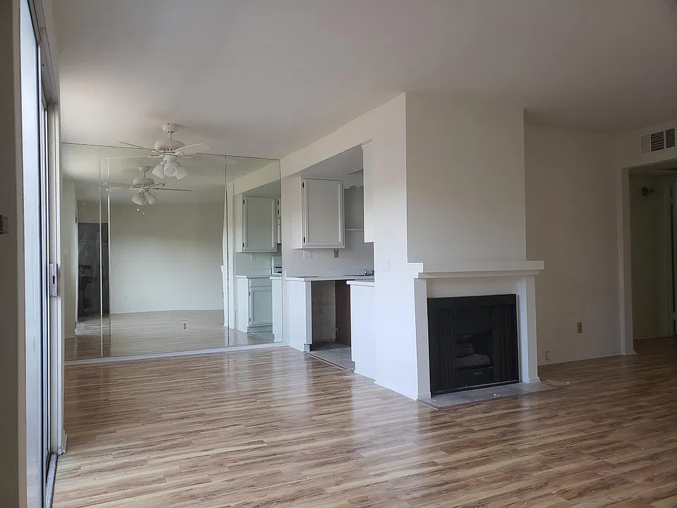 945 N Alfred St #202