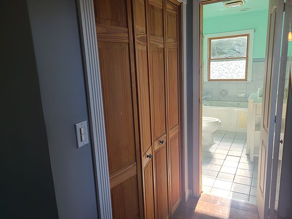 3rd image of 702 Sterling St