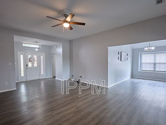 4th image of 1813 Lazy Lake Dr