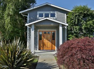 2380 Sunlight Beach Rd, Clinton, WA 98236