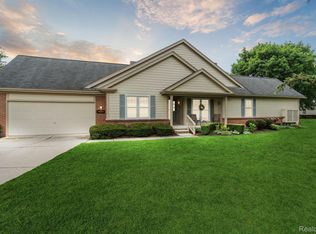 39785 Glenview Ct, Northville, MI 48168